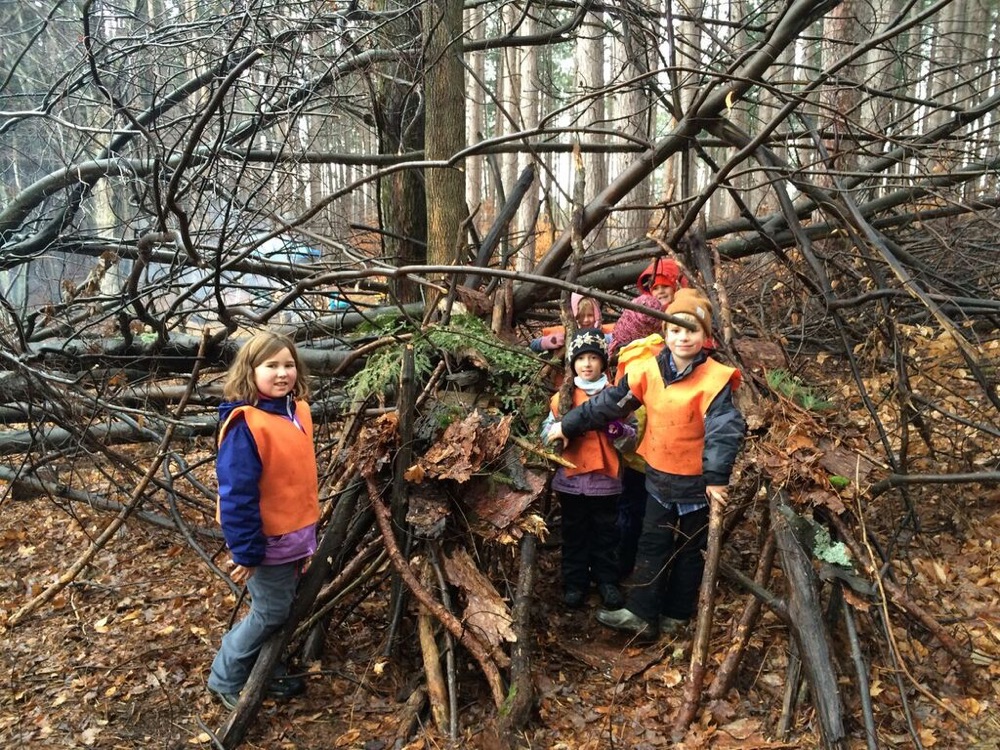 Занятие на природе в стиле forest school (иллюстрация)