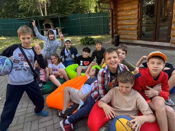 Атмосфера летнего IT-лагеря АйДаКемп в Подмосковье