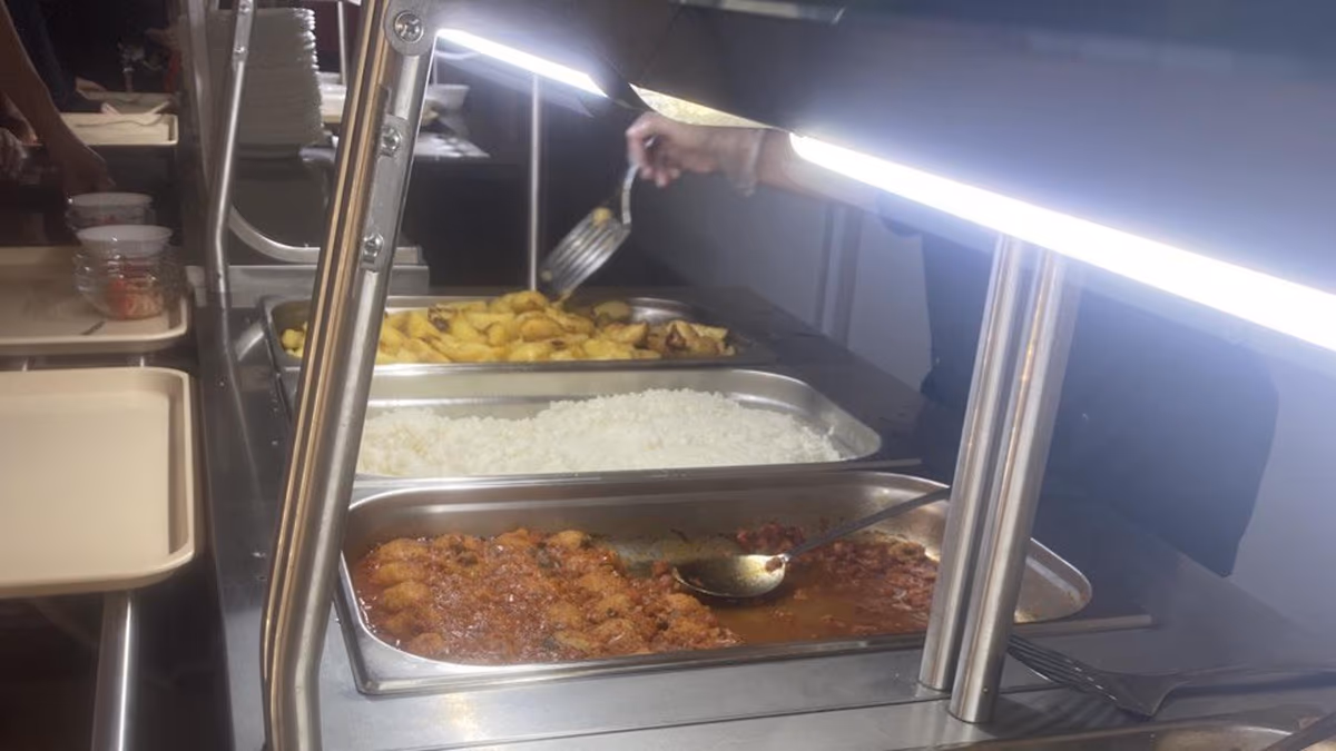 Шведский стол в детском лагере АйДаКемп