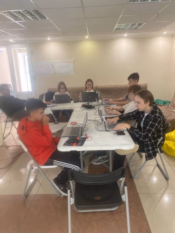 Активные игры на природе в лагере АйДаКемп