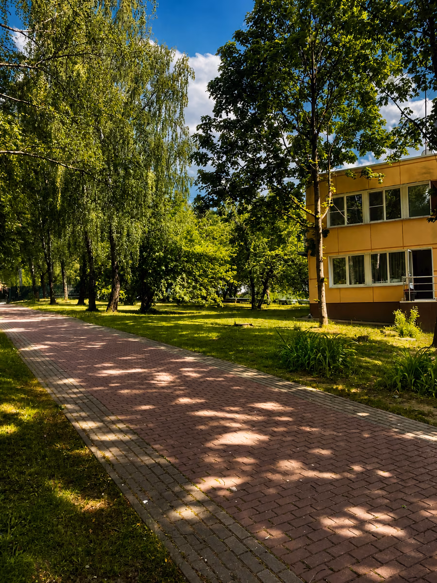 Корпуса и территория лагеря